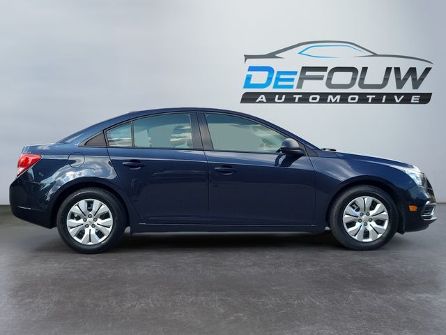 2015 Chevrolet Cruze LS photo 2