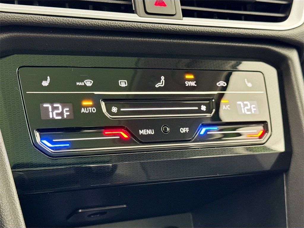 2025 Volkswagen Taos SE photo 29