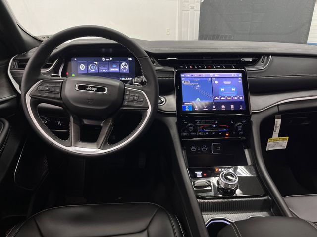 2025 Jeep Grand Cherokee Limited photo 4