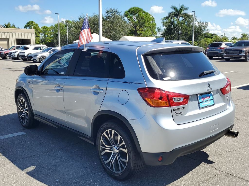 2017 Mitsubishi Outlander Sport SE photo 4