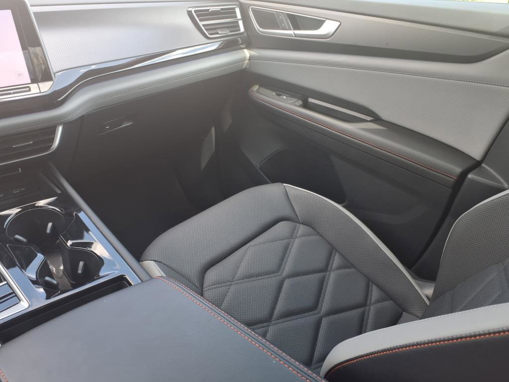 2024 Volkswagen Atlas Peak Edition SEL photo 24