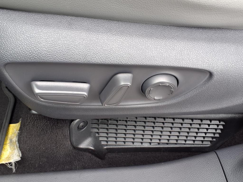 2021 Toyota Sienna XLE photo 5