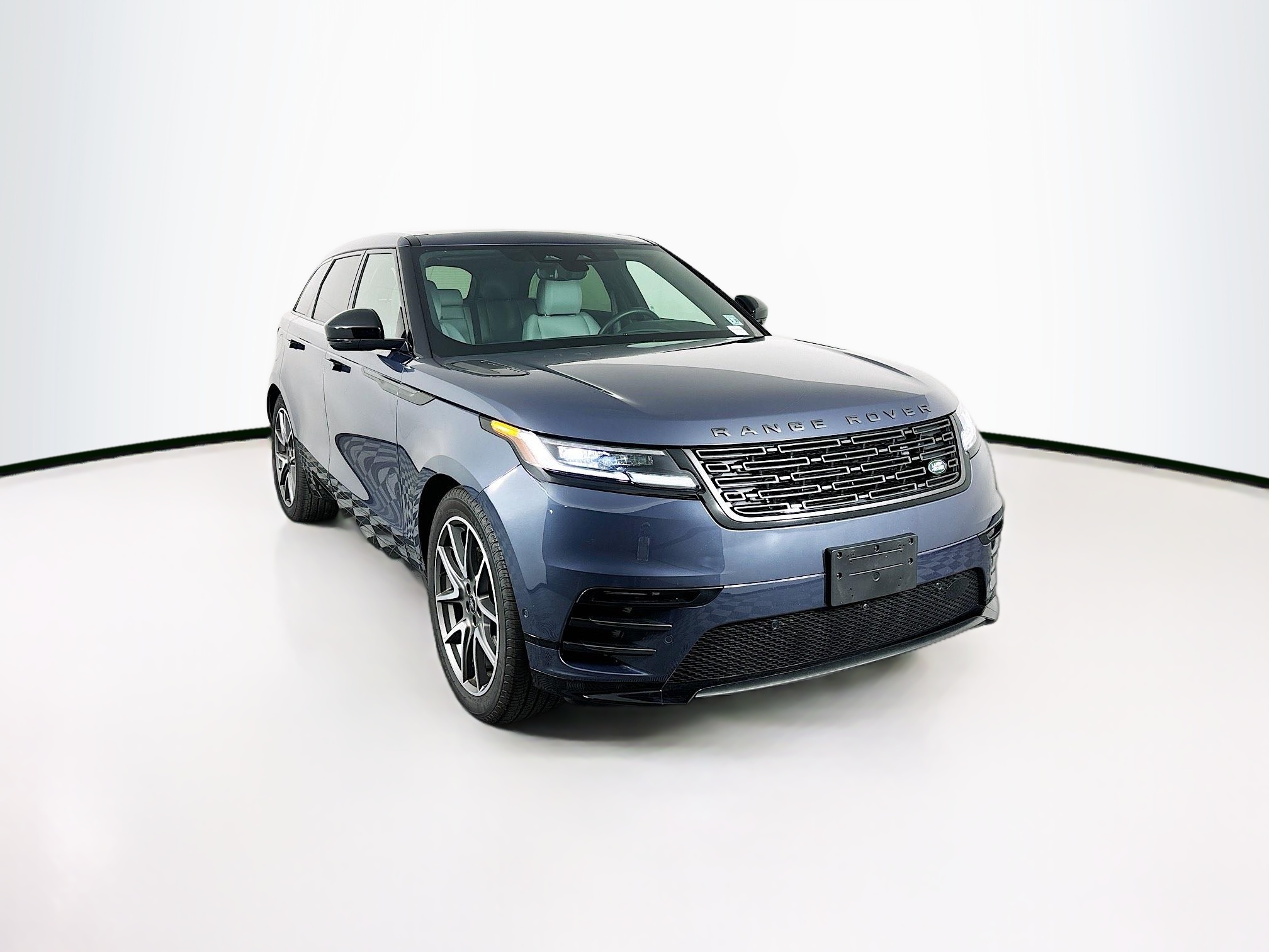 2026 Land Rover Range Rover Velar SE photo 3