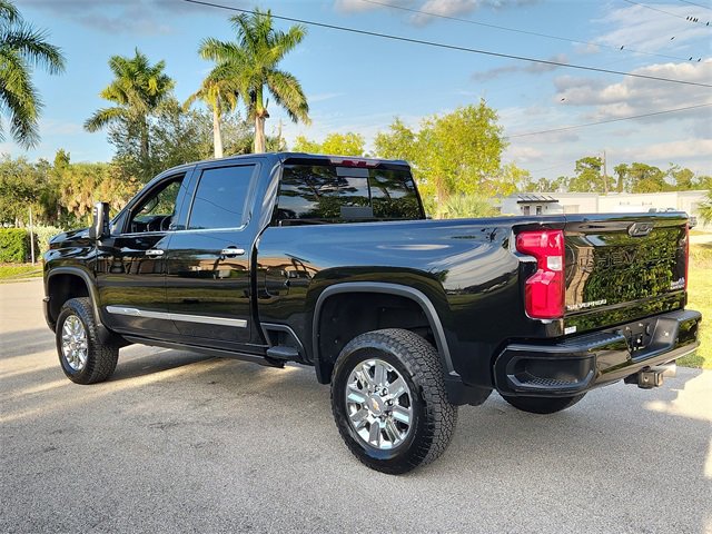 2024 Chevrolet Silverado 2500HD High Country photo 3