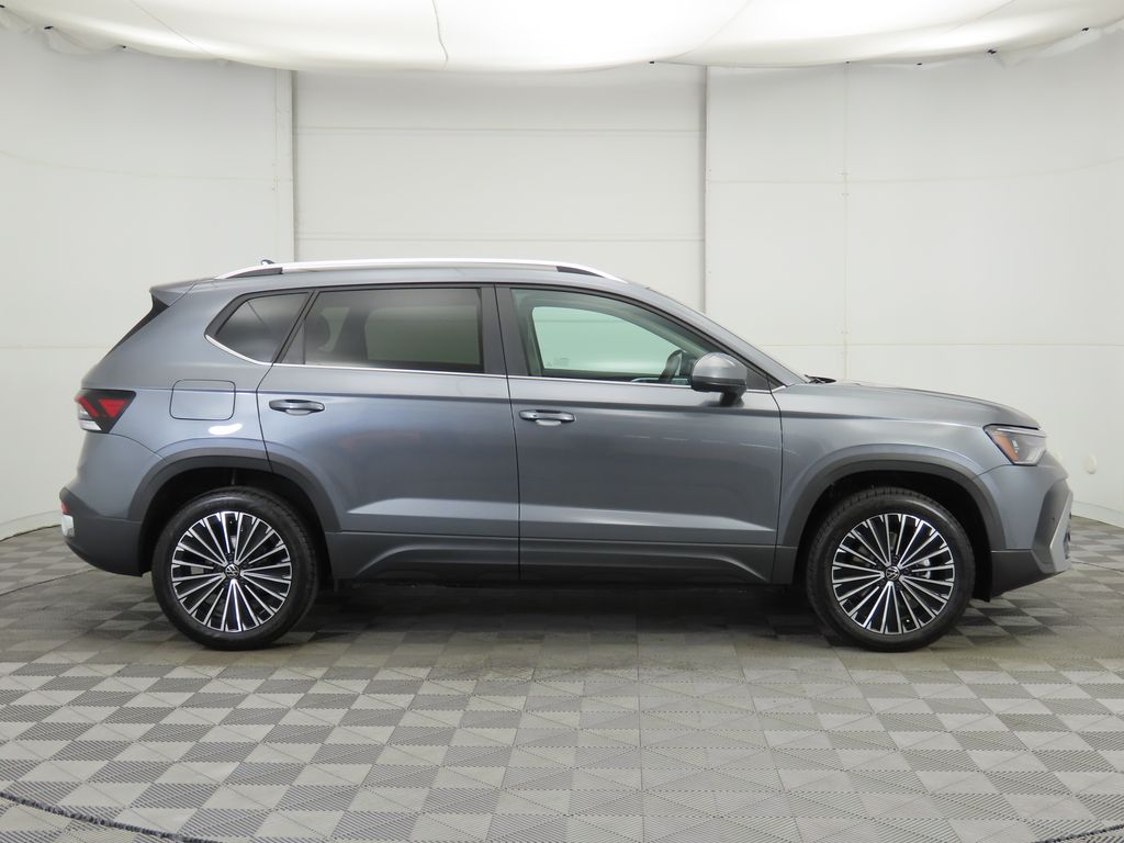 2026 Volkswagen Taos SE photo 3