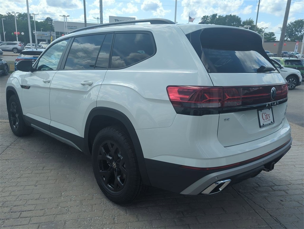 2025 Volkswagen Atlas Peak Edition SE photo 3