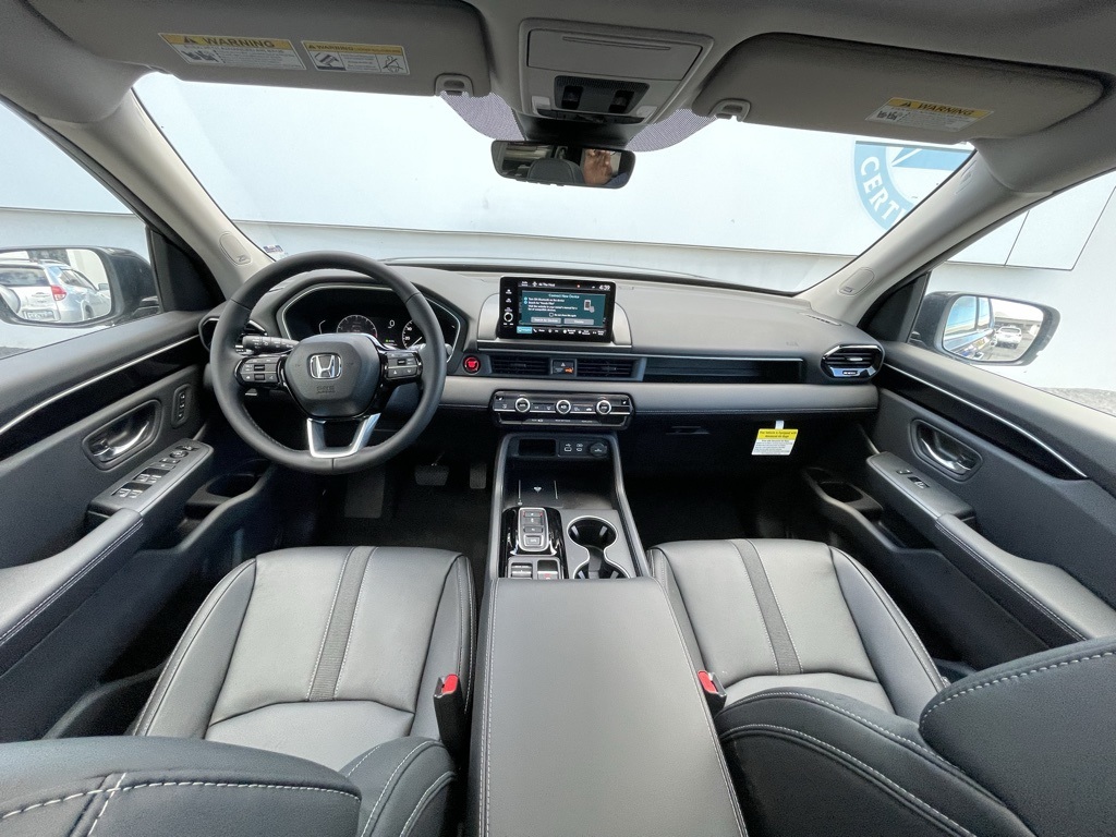 2025 Honda Pilot Touring photo 6