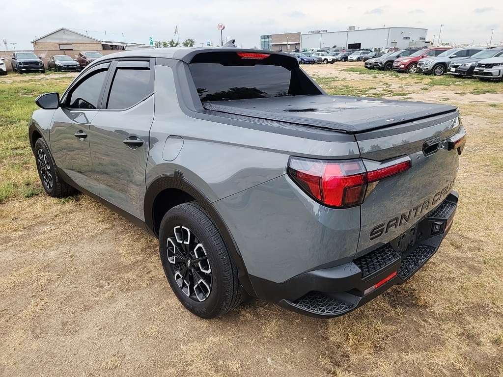 2024 Hyundai Santa Cruz SE photo 3