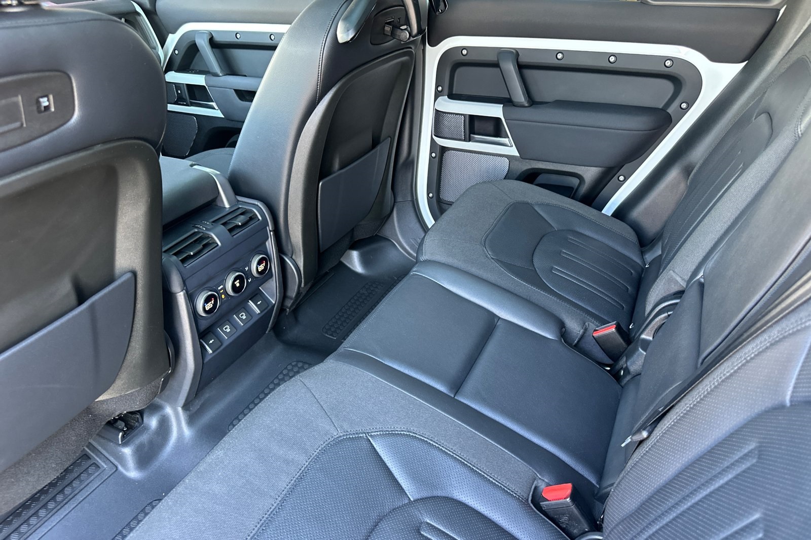 2021 Land Rover Defender 110 SE photo 11