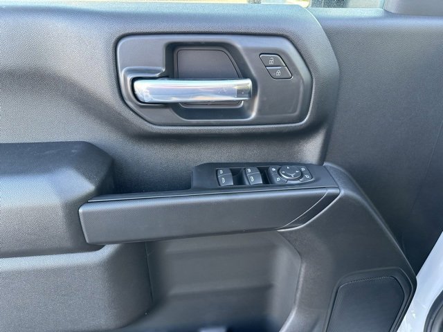 2026 Chevrolet Silverado 2500HD Custom photo 3