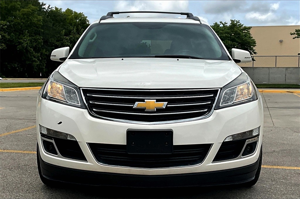 Used 2015 Chevrolet Traverse 2LT with VIN 1GNKVHKD5FJ126289 for sale in Kansas City