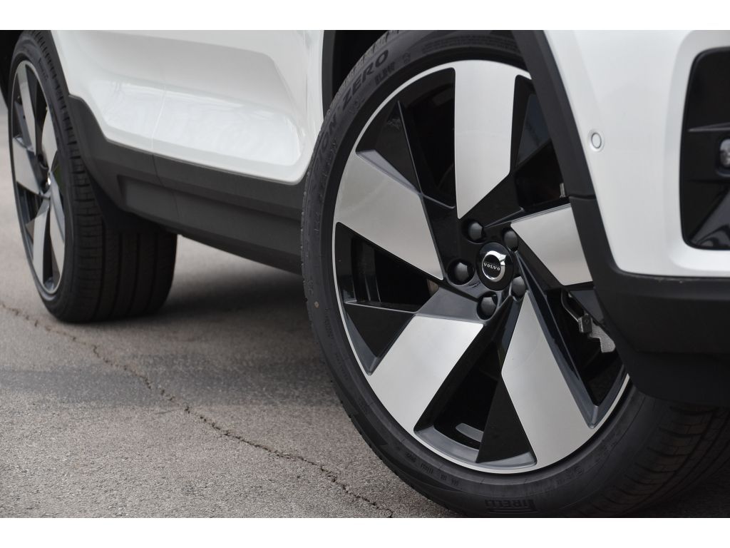 2024 Volvo C40 Recharge Plus photo 7