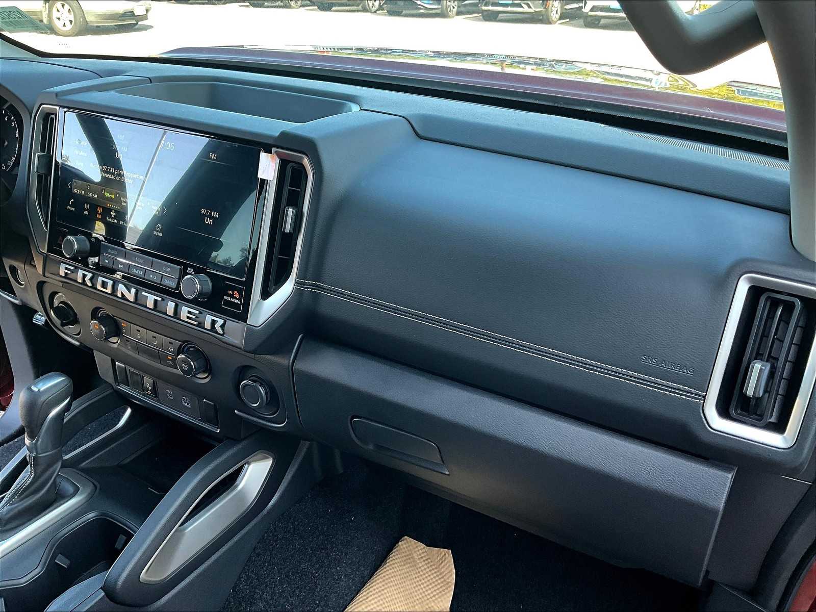 2025 Nissan Frontier SV photo 11
