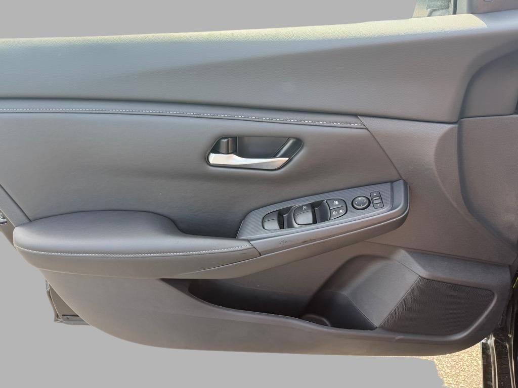 2025 Nissan Sentra SV photo 13