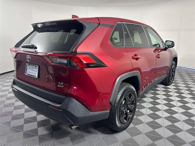 2022 Toyota RAV4 LE photo 5