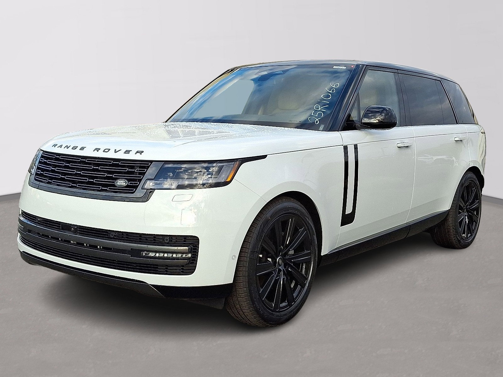 2025 Land Rover Range Rover SE's photo