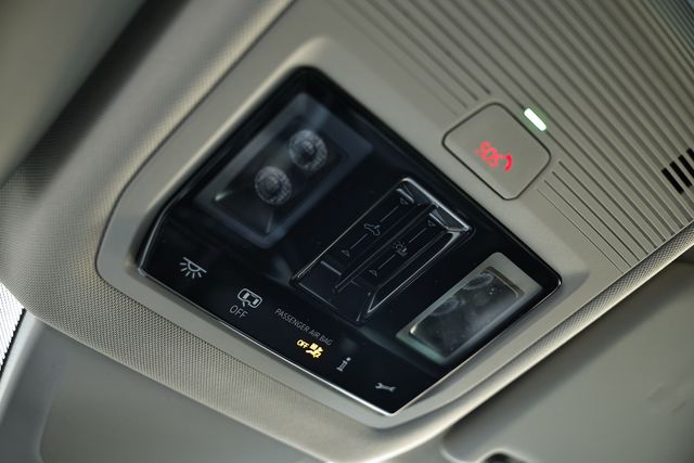 2024 Volkswagen Atlas SEL Premium R-Line photo 37