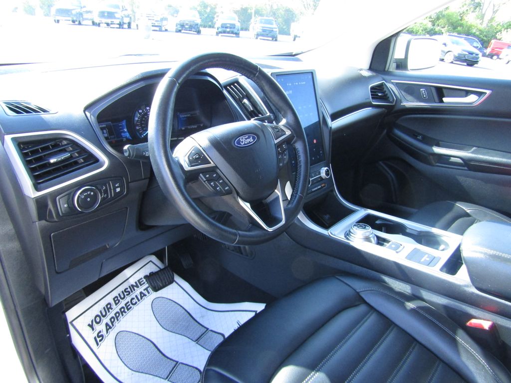 2022 Ford Edge SEL photo 7