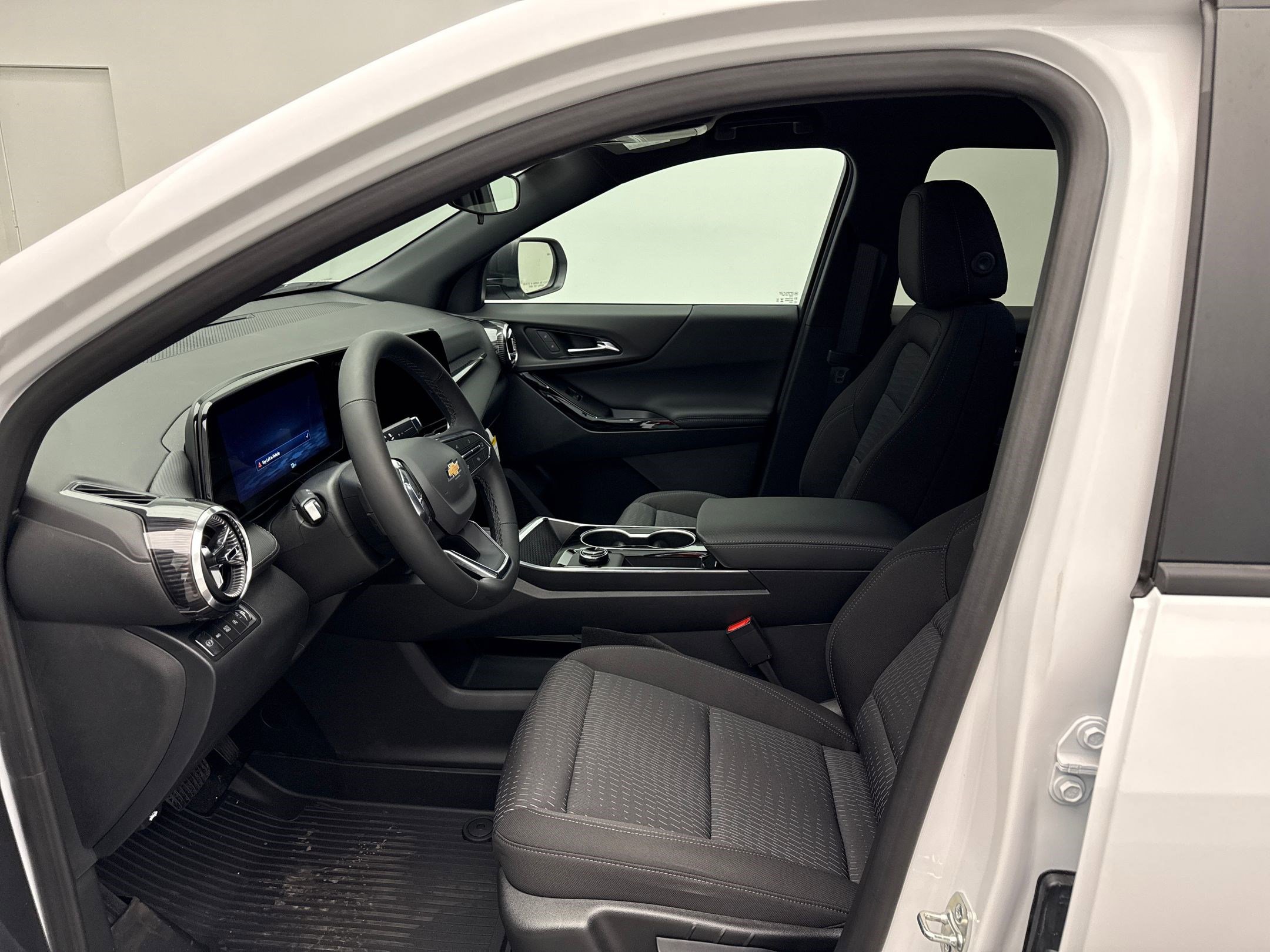 2026 Chevrolet Equinox LT photo 4