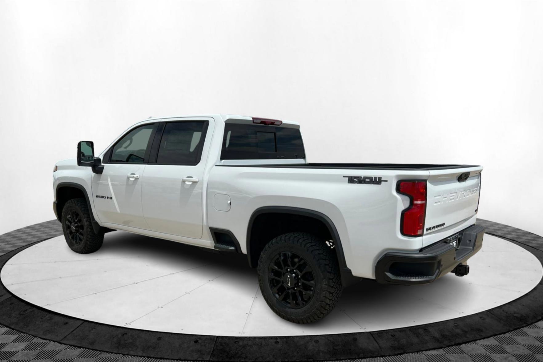 2025 Chevrolet Silverado 3500HD LTZ photo 3