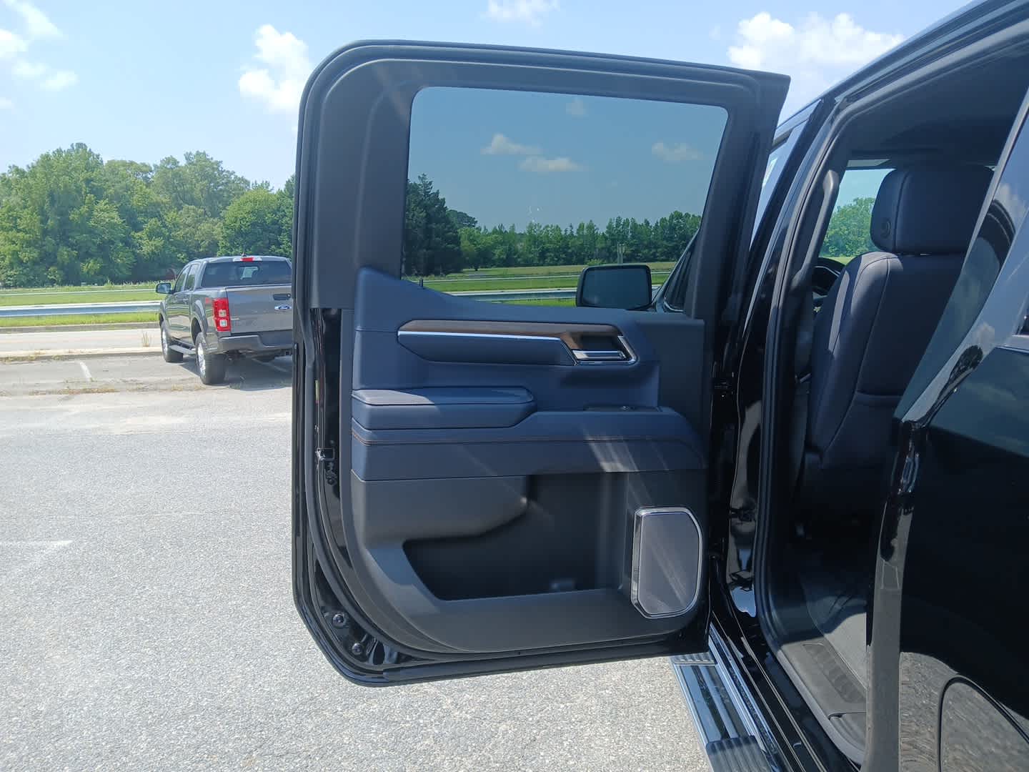 2024 Chevrolet Silverado 1500 High Country photo 14
