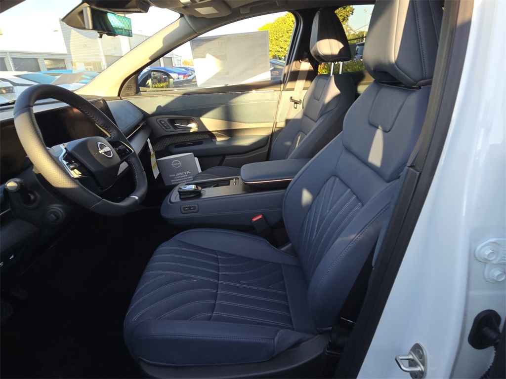 2025 Nissan ARIYA Platinum photo 6