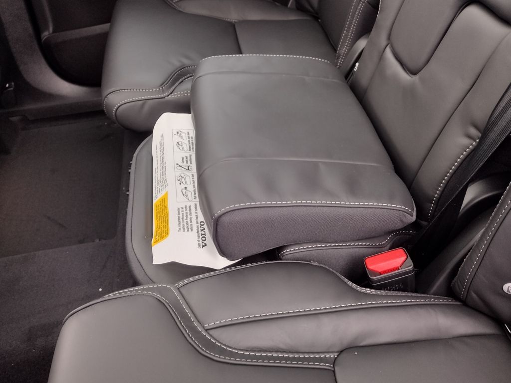 2026 VOLVO XC90 - Image 21