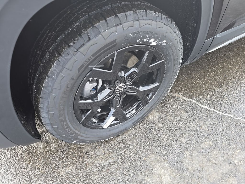 2025 Volkswagen Atlas Peak Edition SE photo 2