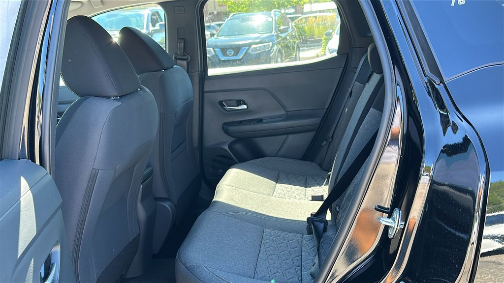 2025 Nissan Kicks SV photo 22