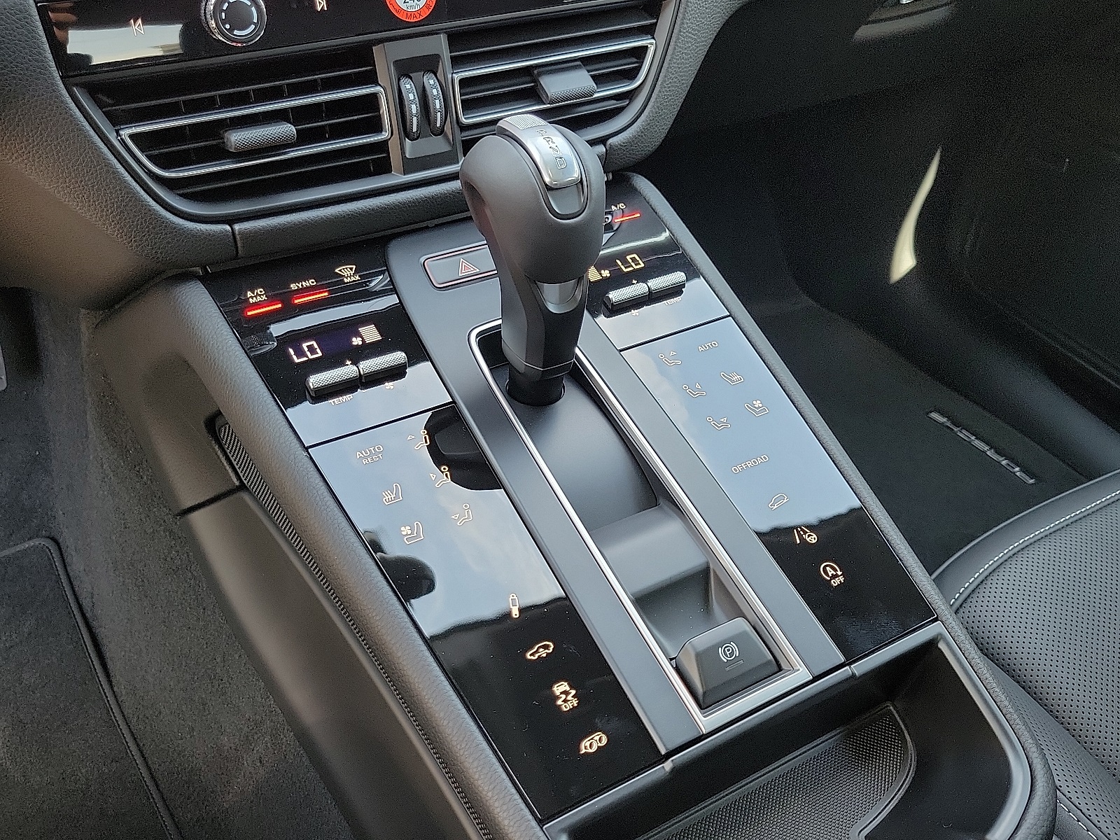 2026 Porsche Macan GTS photo 19