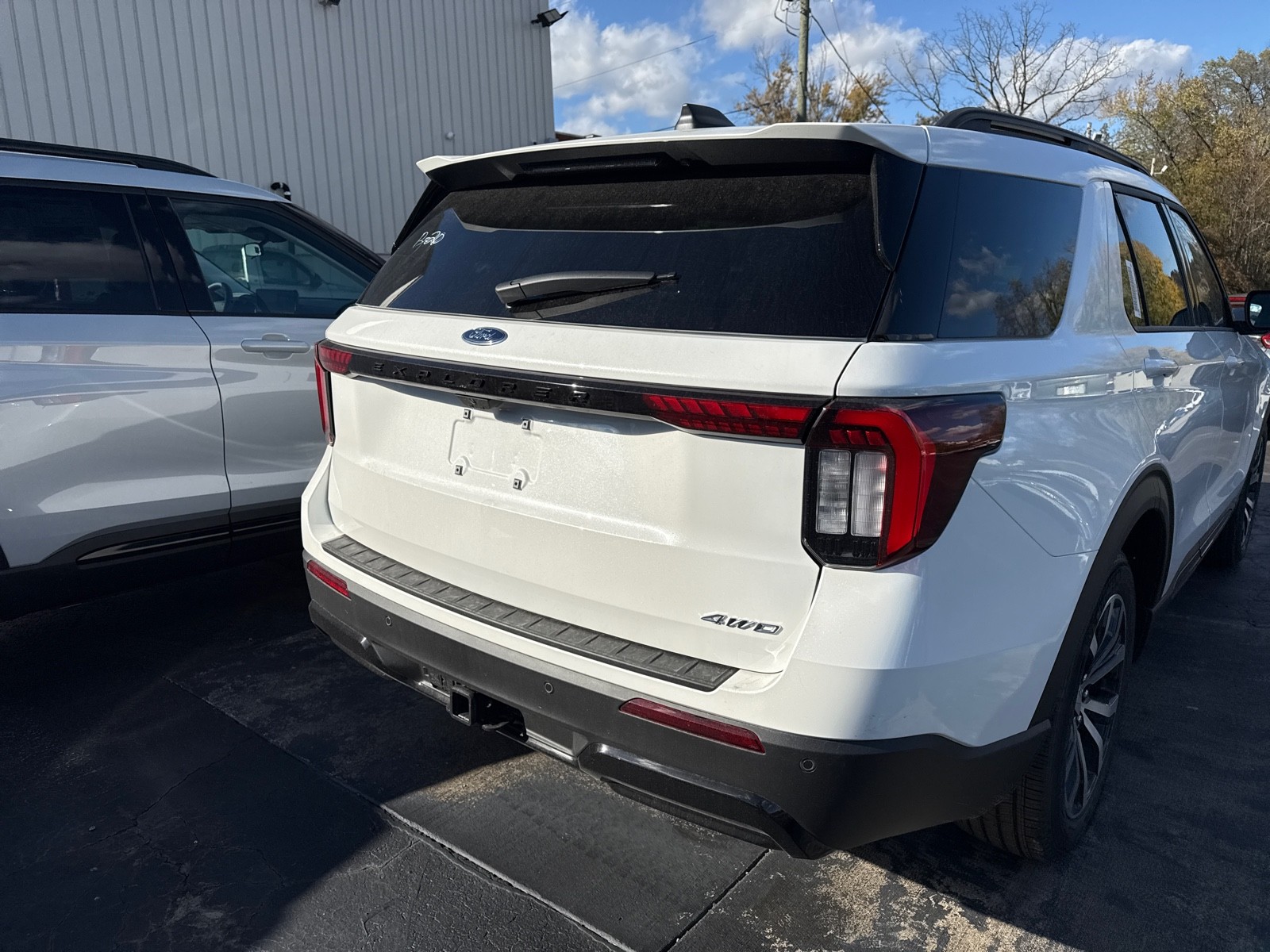 2026 Ford Explorer ST-Line photo 4