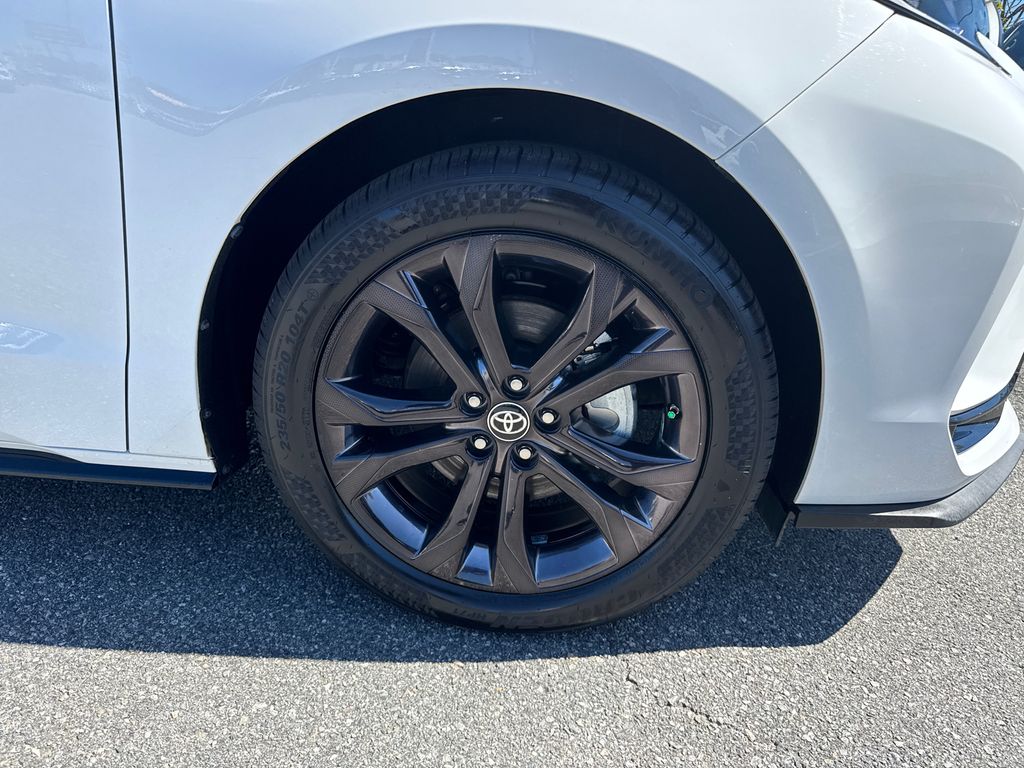 2023 Toyota Sienna XSE photo 12