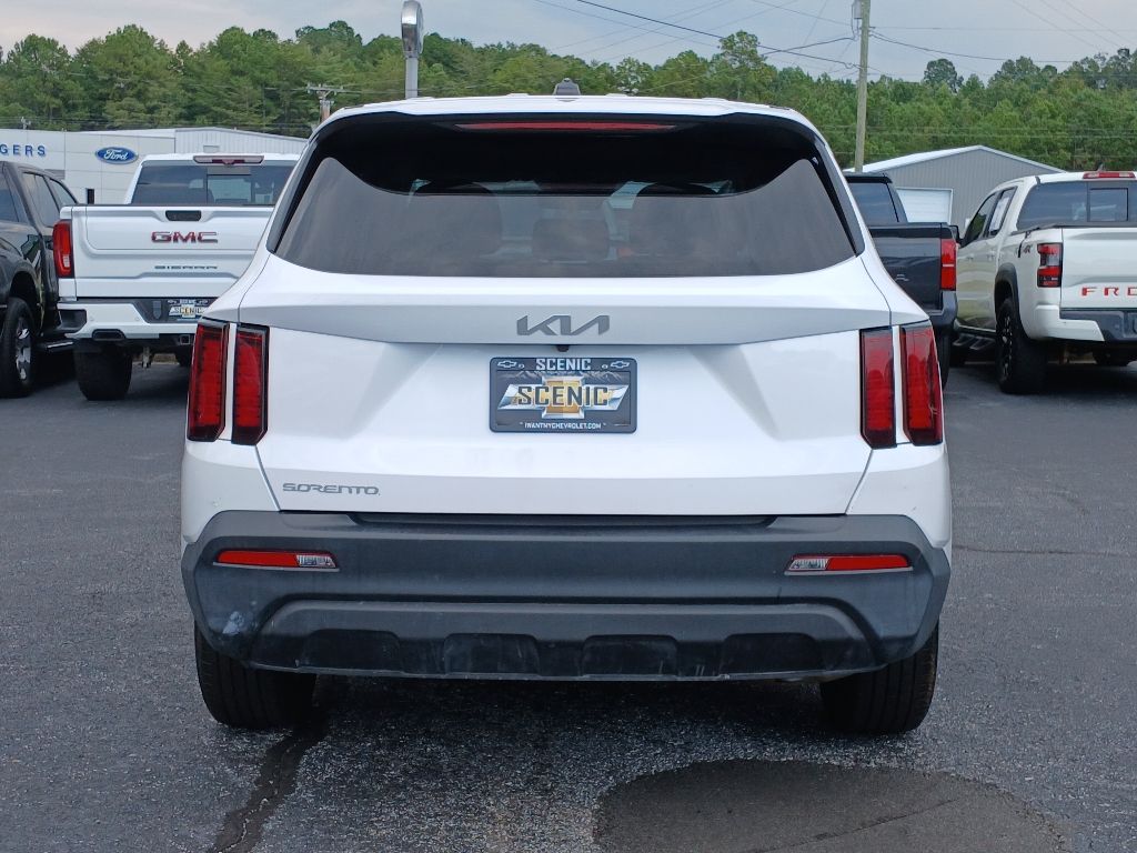 2023 Kia Sorento LX photo 3