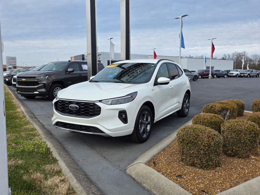 2023 Ford Escape ST-Line Select's photo