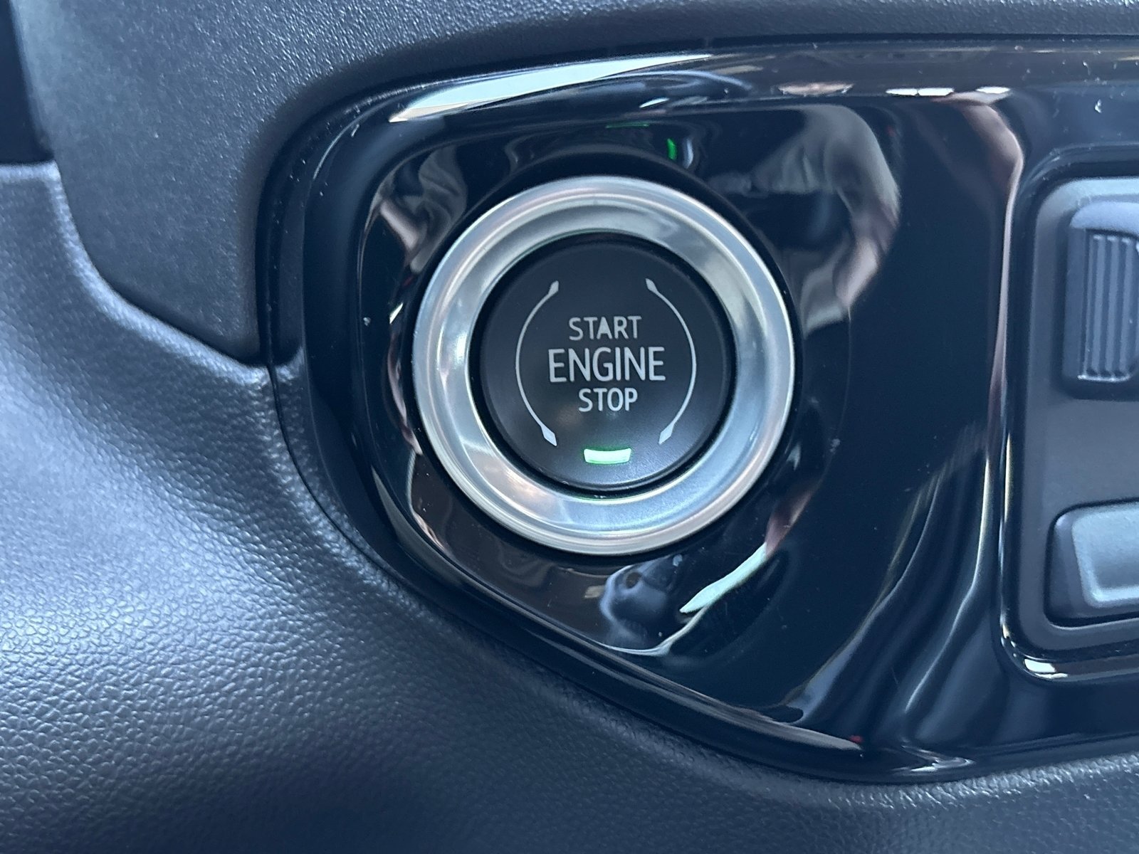 2023 Chevrolet Silverado 1500 RST photo 16