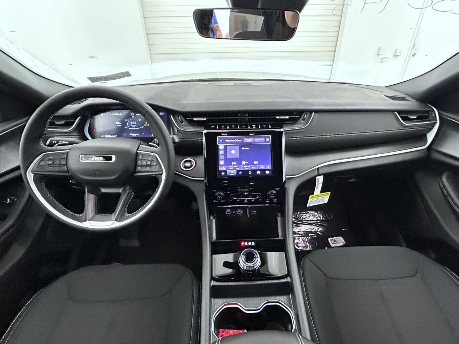 2025 Jeep Grand Cherokee Laredo photo 12