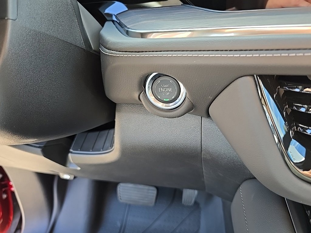 2025 Chevrolet Suburban LT photo 17