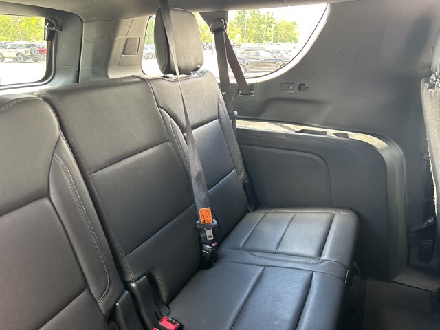 2023 Chevrolet Suburban LT photo 15