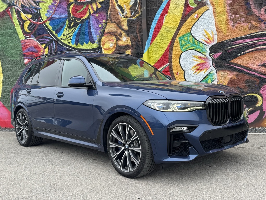 2022 BMW X7 M50i's photo