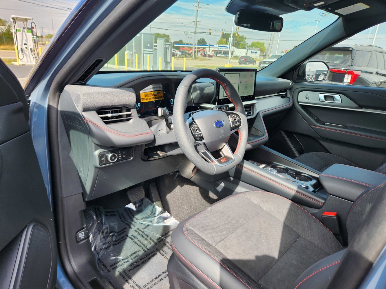 2025 Ford Explorer ST photo 2