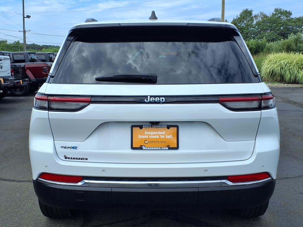 2023 Jeep Cherokee Base photo 4