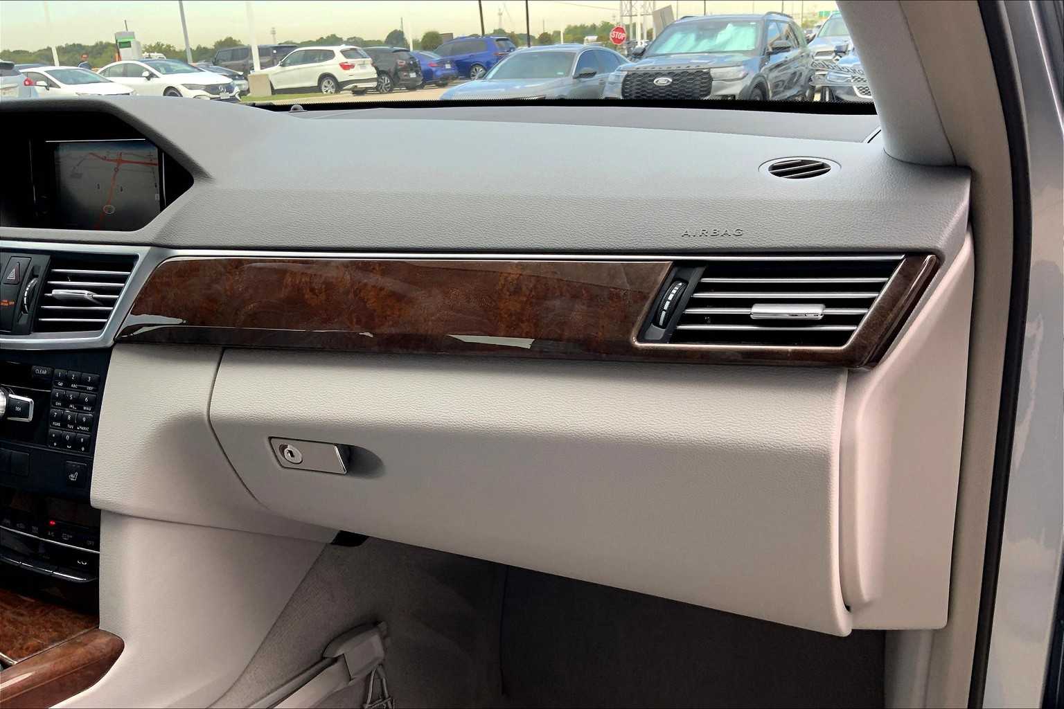 2013 Mercedes Benz E 350 photo 16