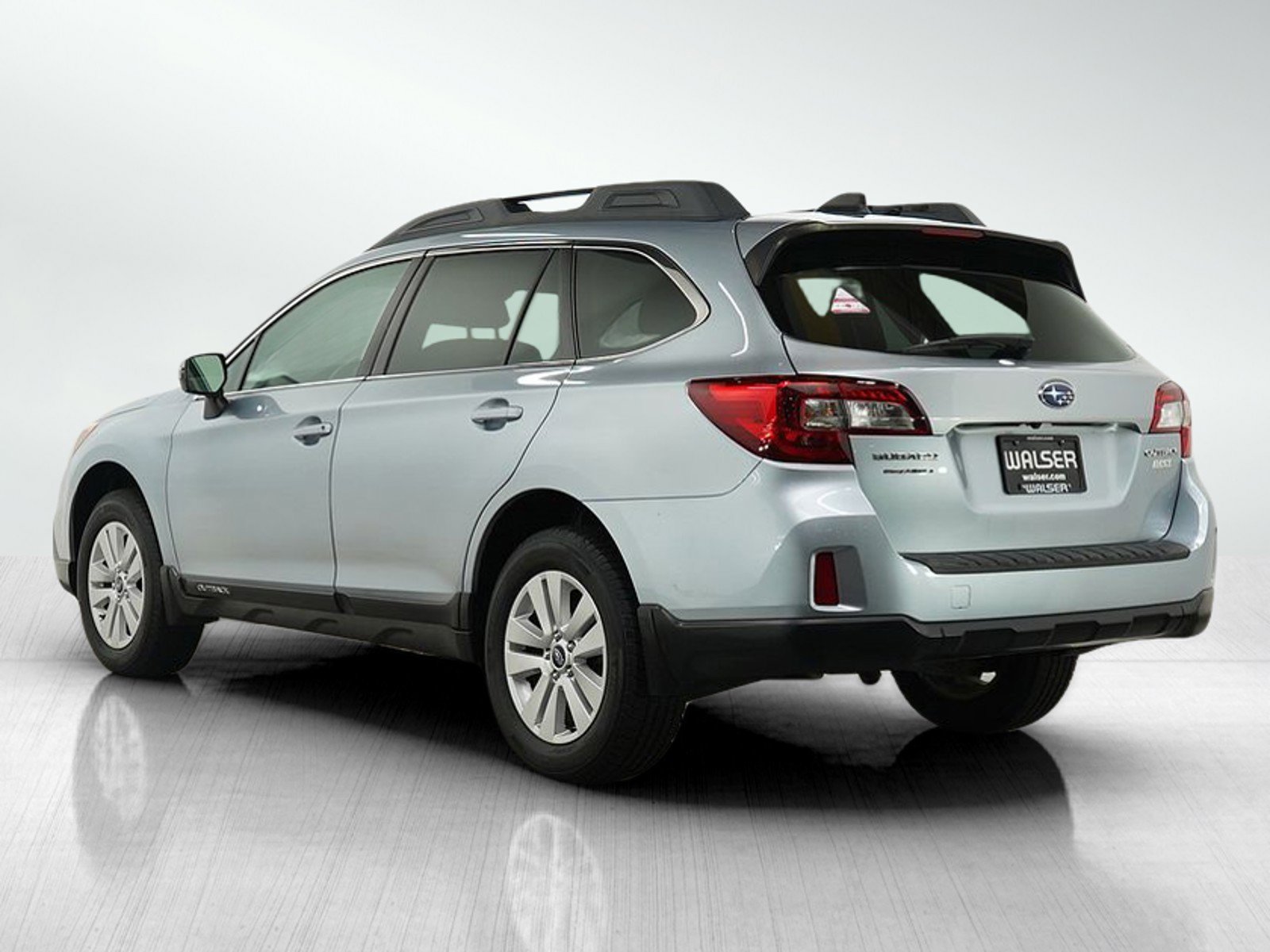2017 Subaru Outback 2.5i Premium photo 3