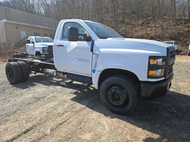 2024 Chevrolet Silverado 4500 Medium Duty Chassis Cab Work Truck's photo