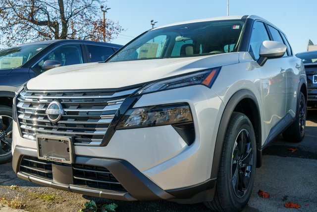 2026 Nissan Rogue SV's photo