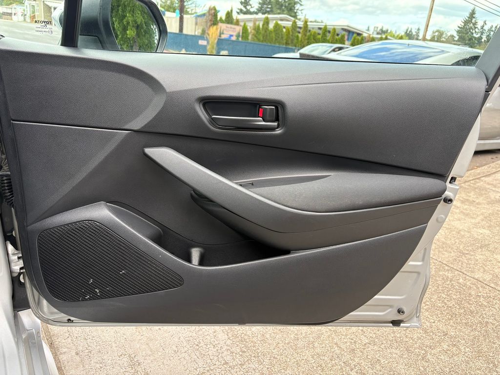 2022 Toyota Corolla LE photo 24