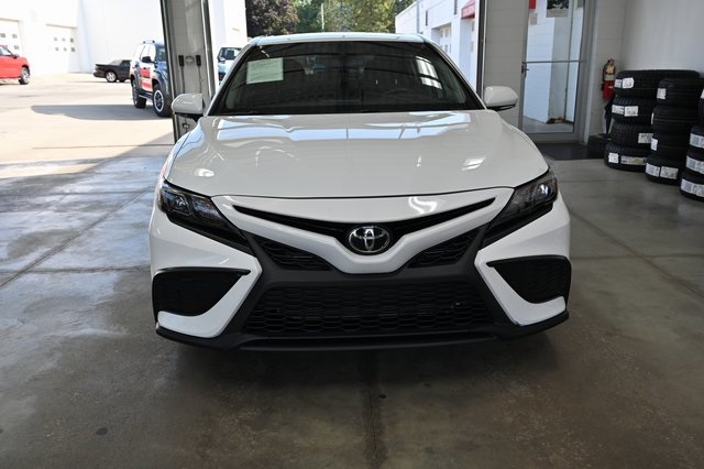 2022 Toyota Camry SE photo 2