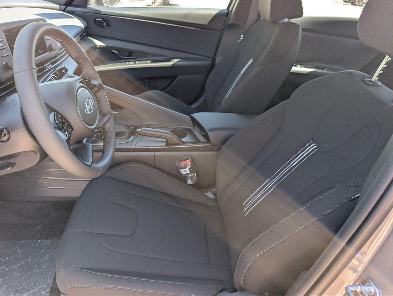 2025 Hyundai Elantra SEL Sport photo 10