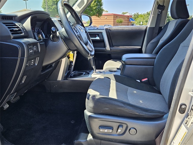 2016 Toyota 4Runner SR5 photo 5