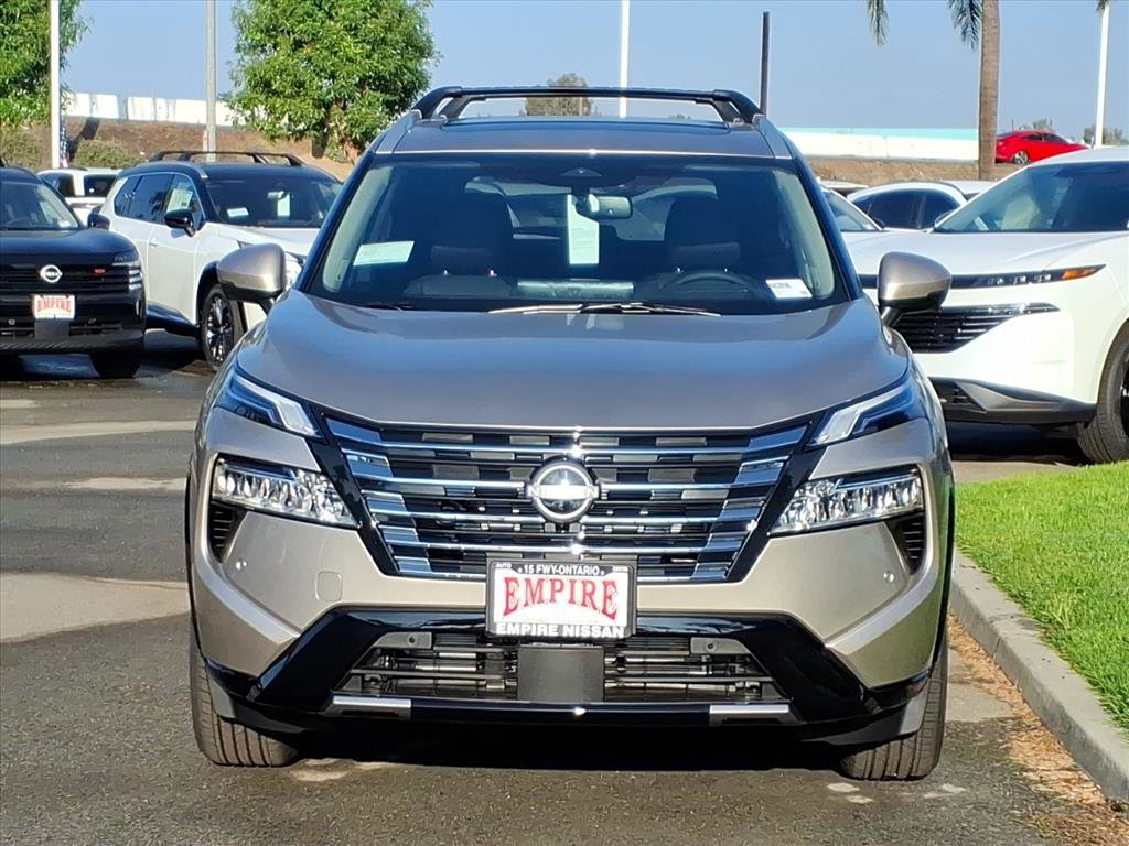 2026 Nissan Rogue Platinum photo 2